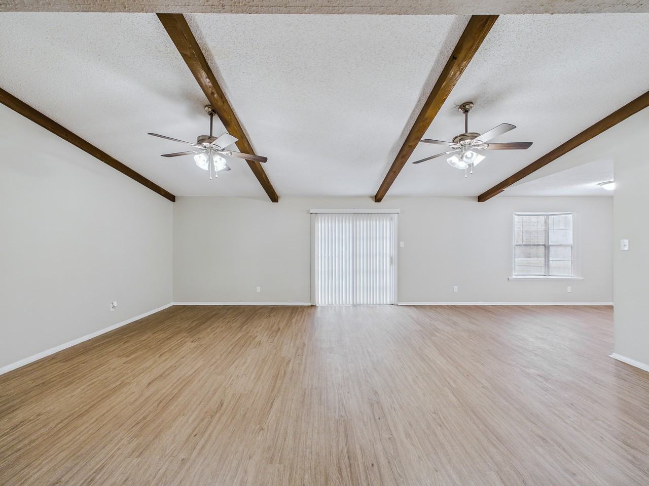 25 Del Tara Dr - Photo 3 of 19