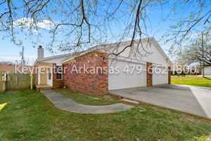 featured image of 816 816 - 818 E Rachel Ln