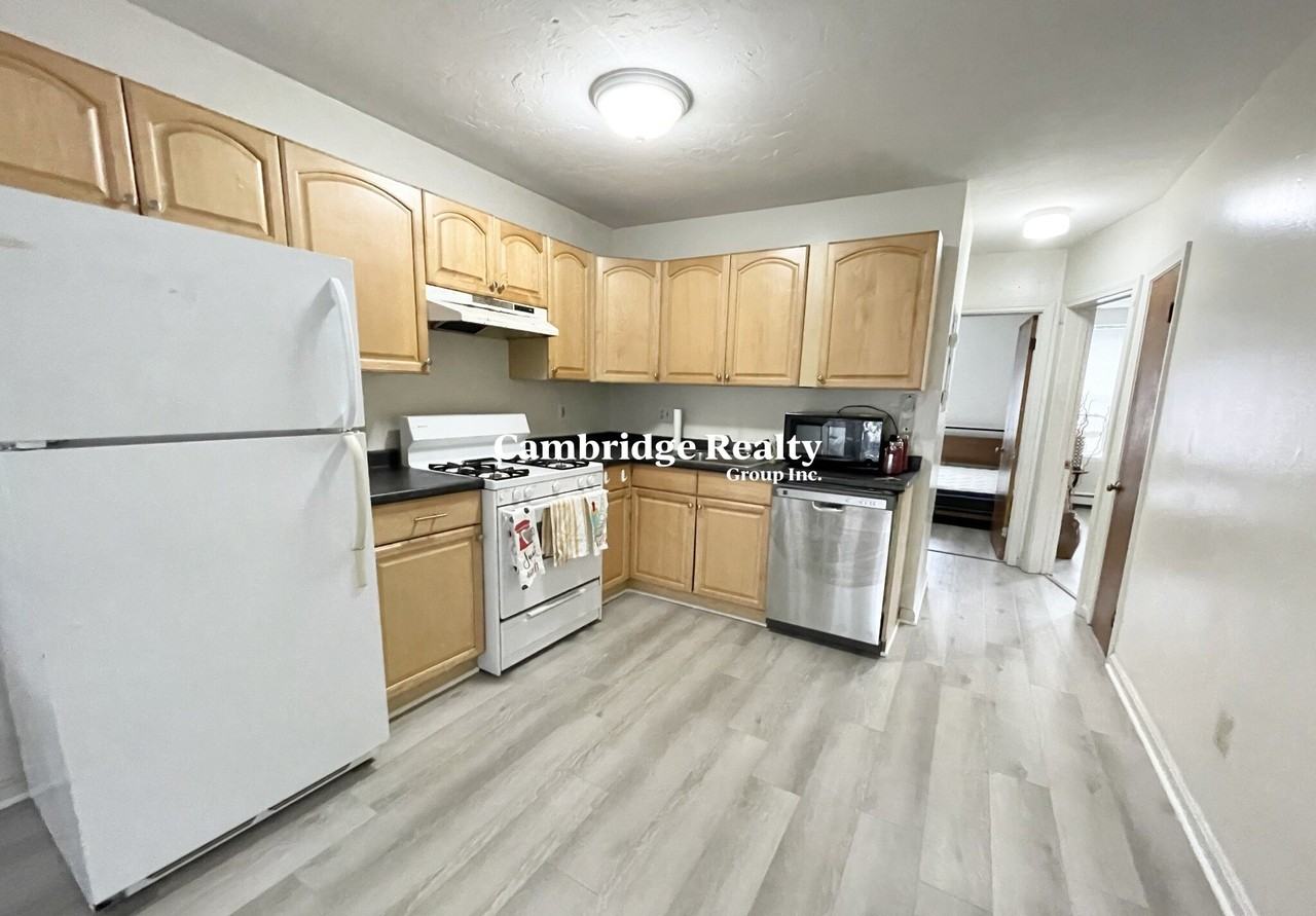 92 Hammond St #2T - Photo 2 of 8