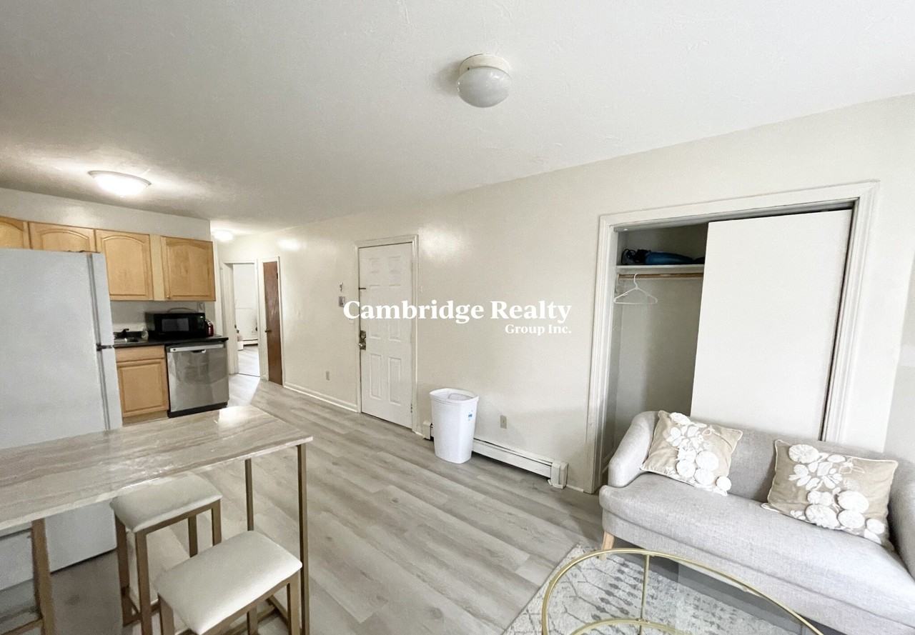 92 Hammond St #2T - Photo 3 of 8