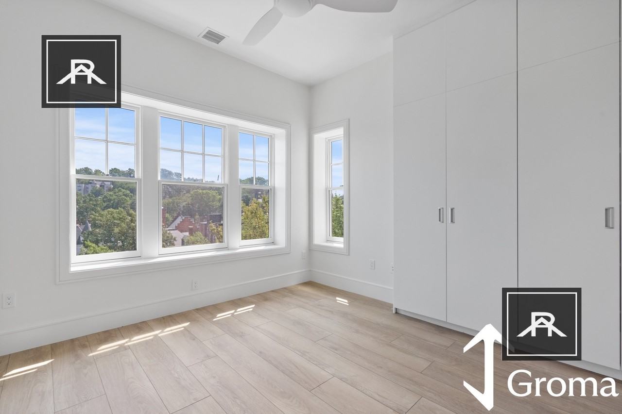 1576 Beacon St #202 - Photo 5 of 18