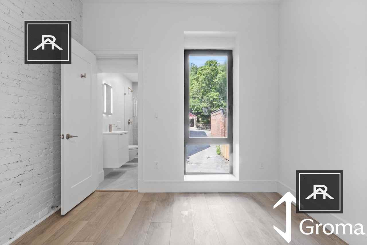 1576 Beacon St #202 - Photo 7 of 18