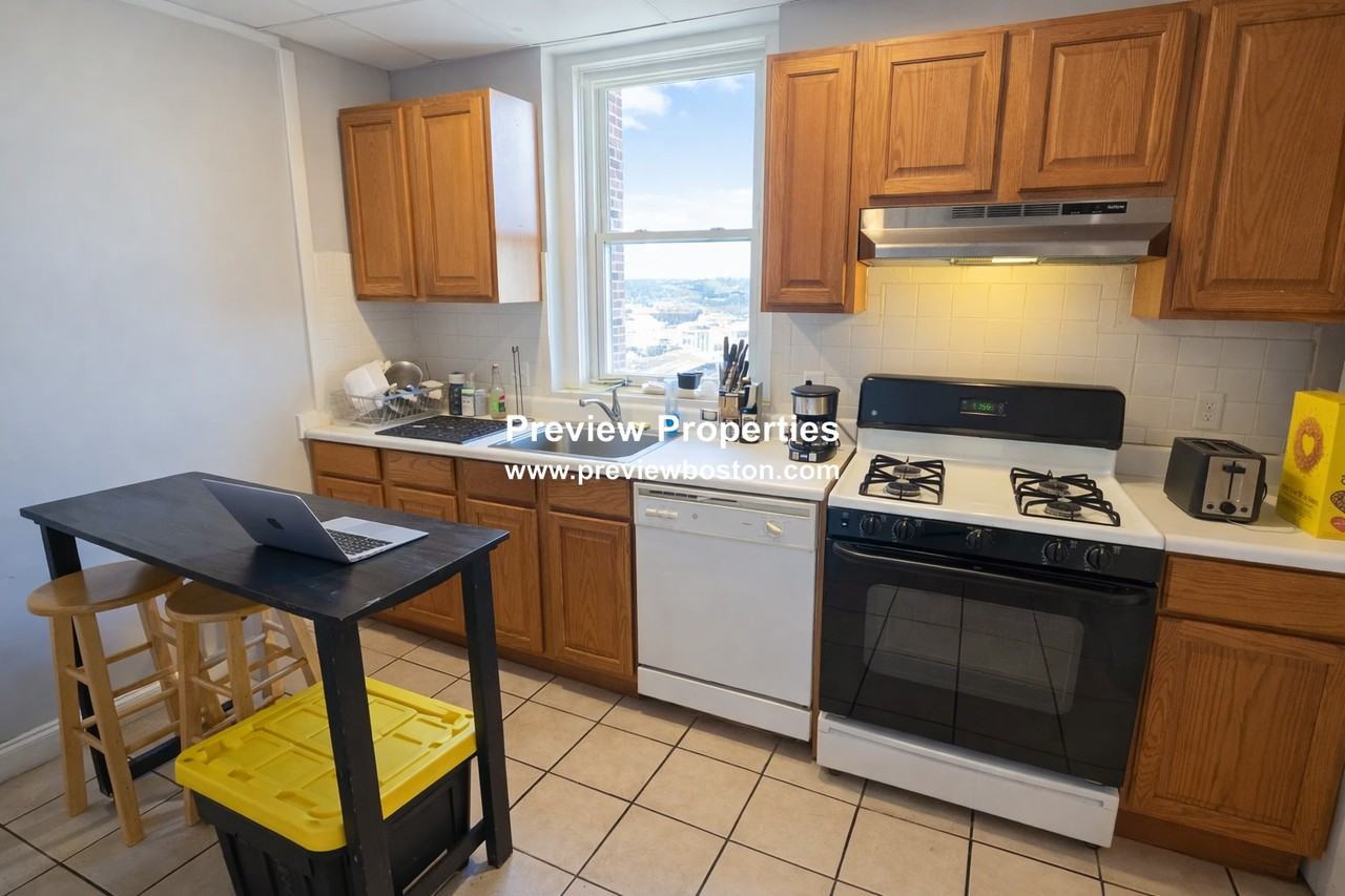 Commonwealth Ave #4F - Photo 2 of 6