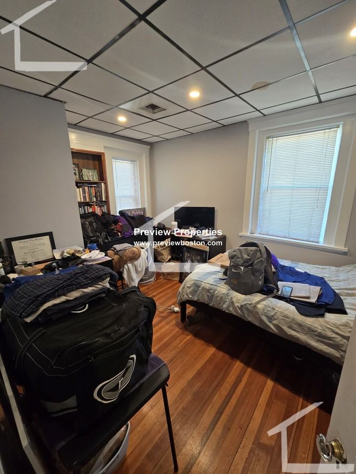 Commonwealth Ave #4F - Photo 4 of 6