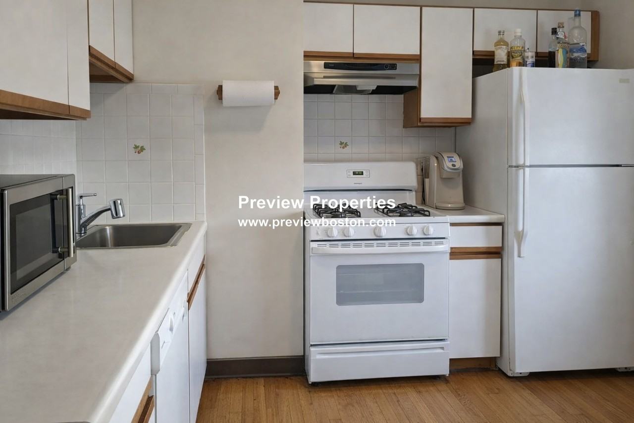 Elm St #4 - Photo 2 of 10