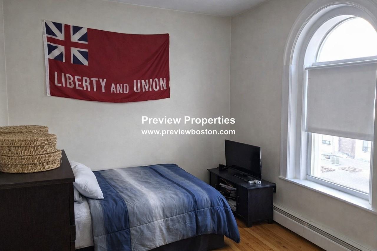 Elm St #4 - Photo 6 of 10