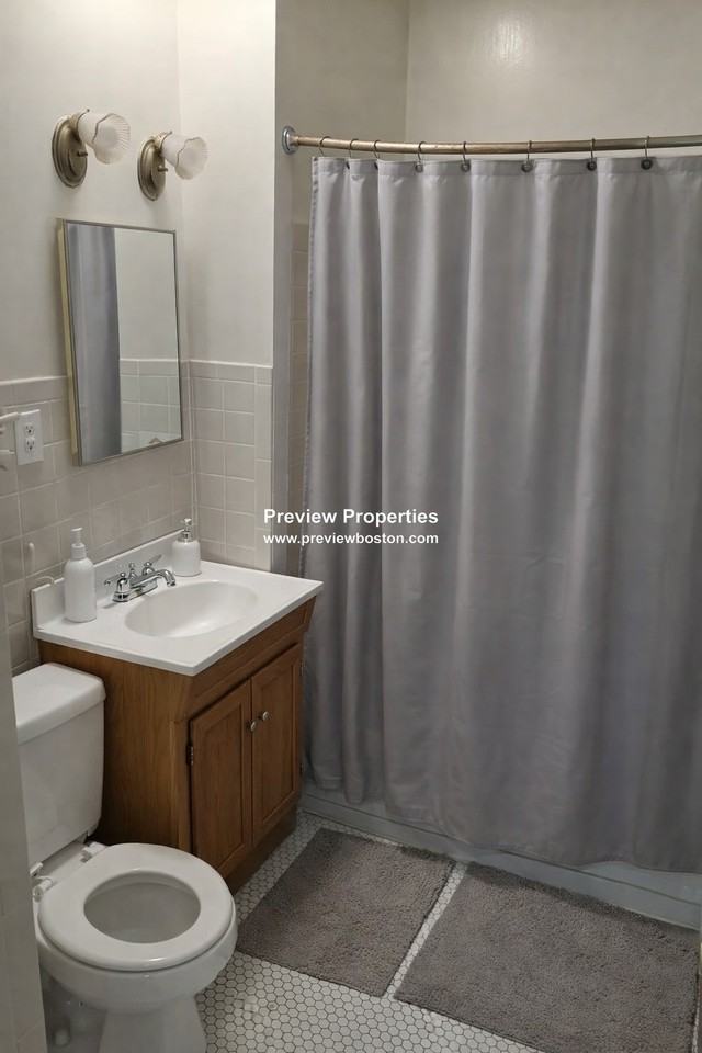 Elm St #4 - Photo 4 of 11