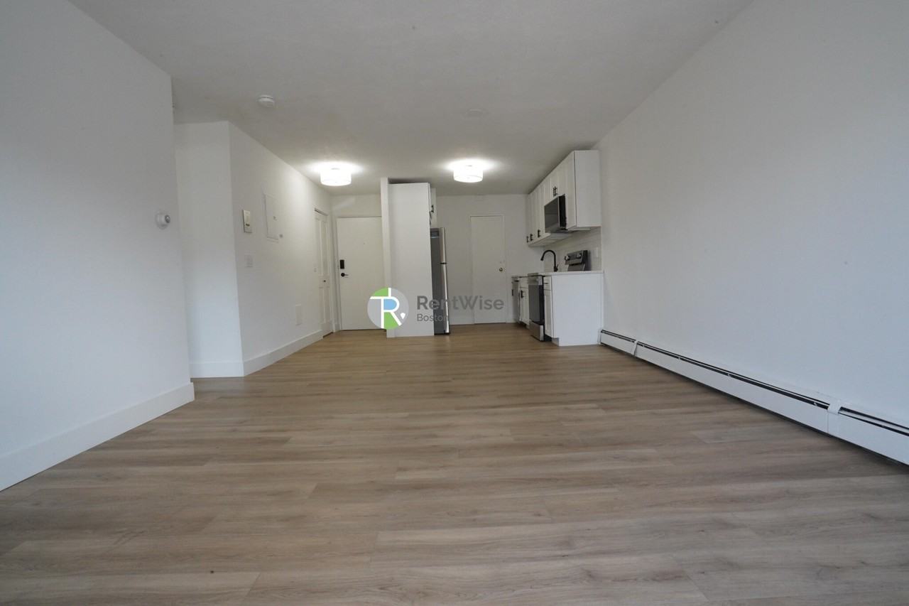 745 E 6th St #11 - Photo 2 of 21