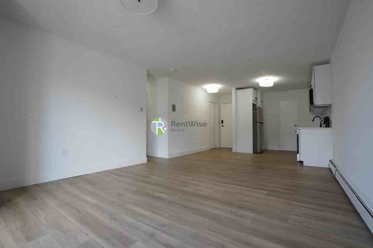 745 E 6th St #11 - Photo 3 of 21