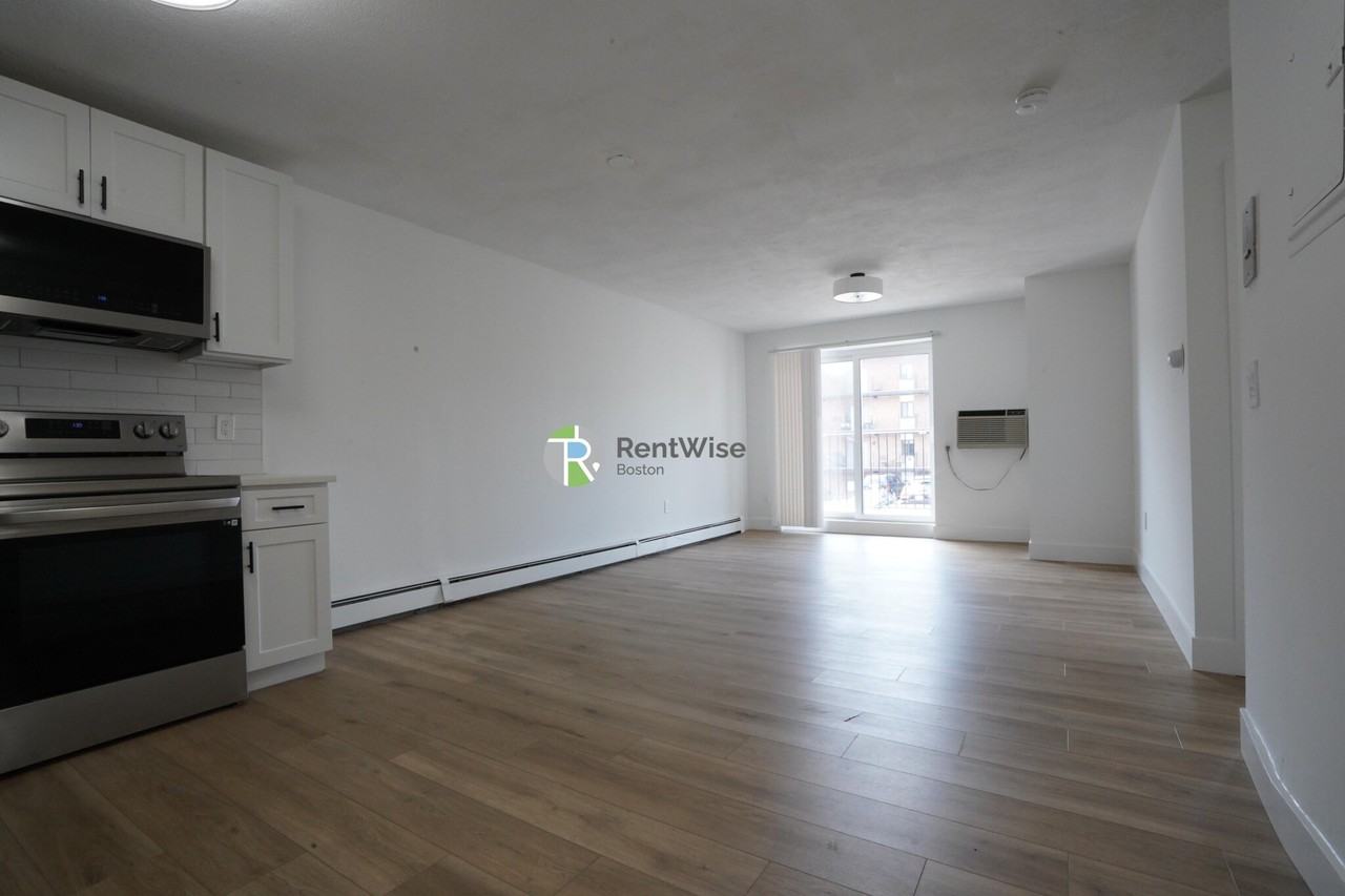 745 E 6th St #11 - Photo 4 of 21