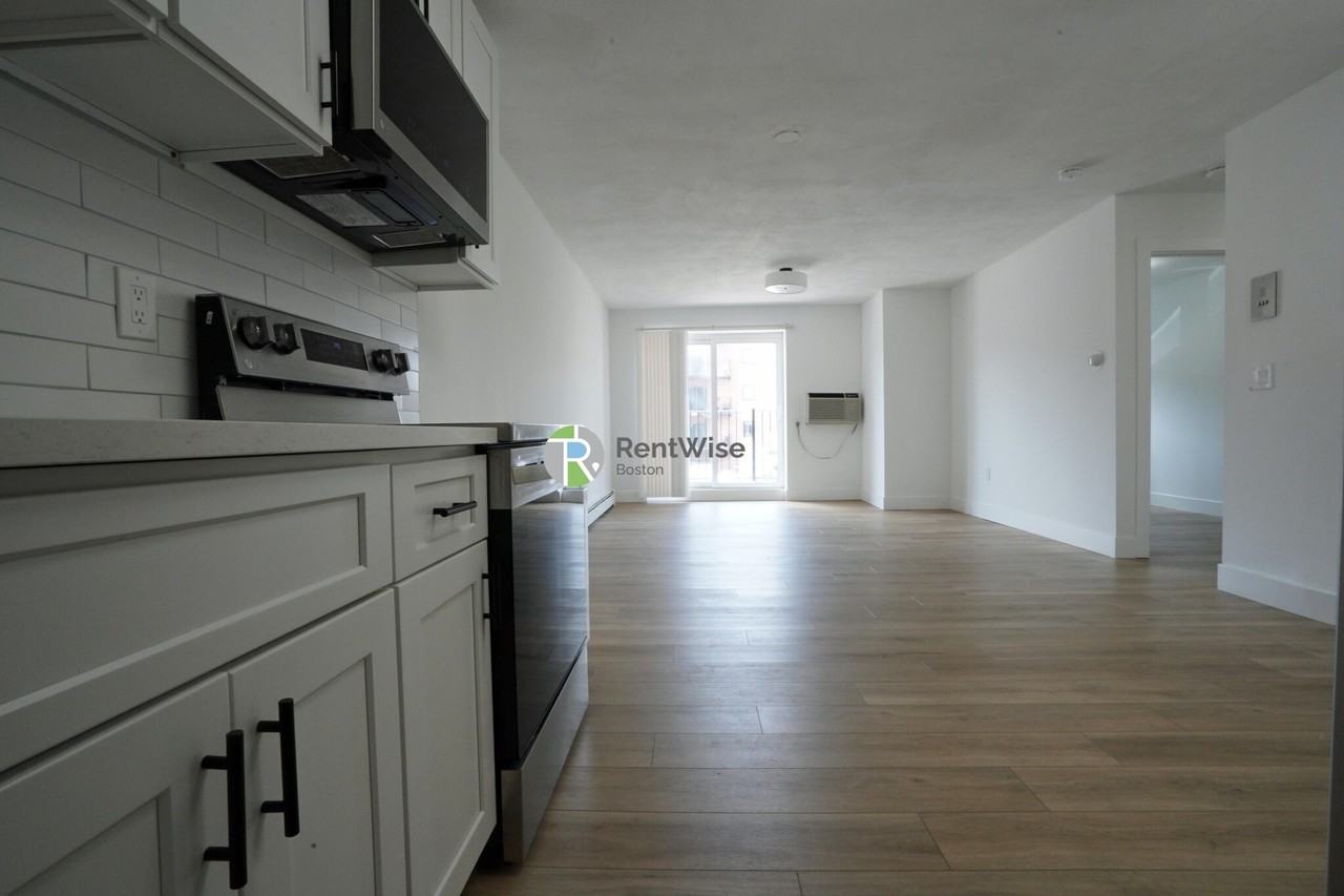 745 E 6th St #11 - Photo 5 of 21