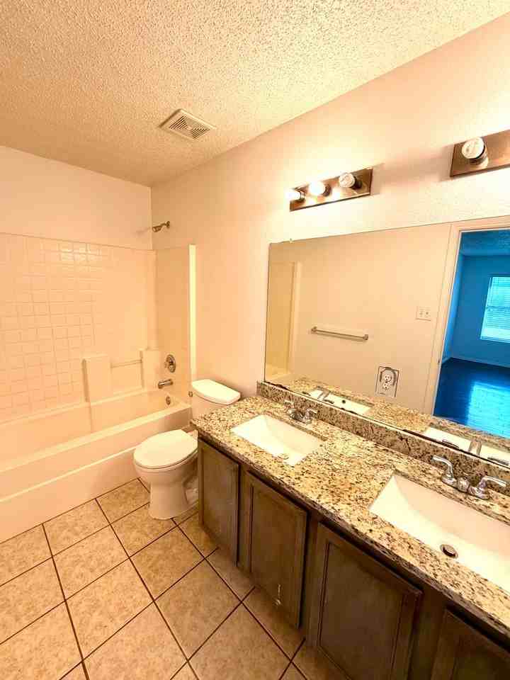 607 Pickwick Ln - Photo 5 of 10