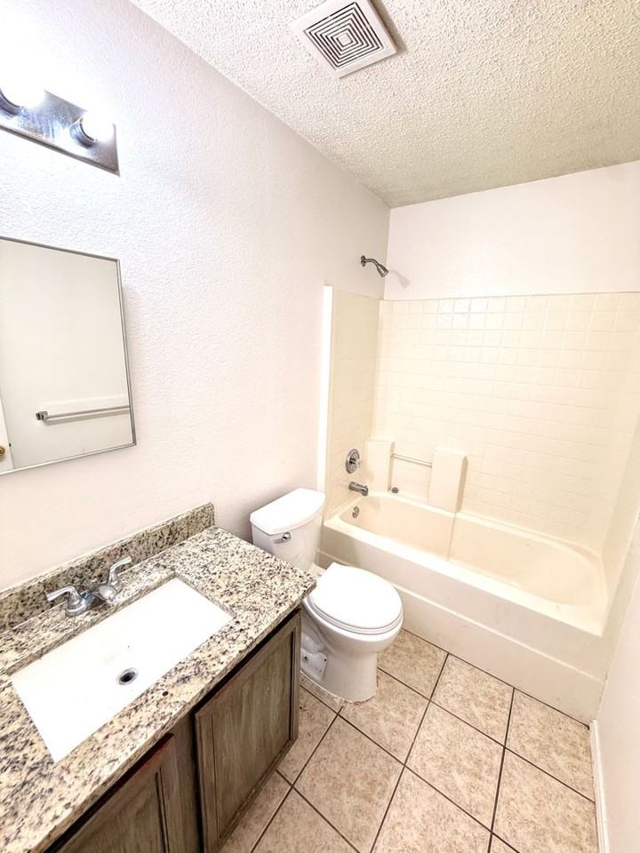 607 Pickwick Ln - Photo 7 of 10