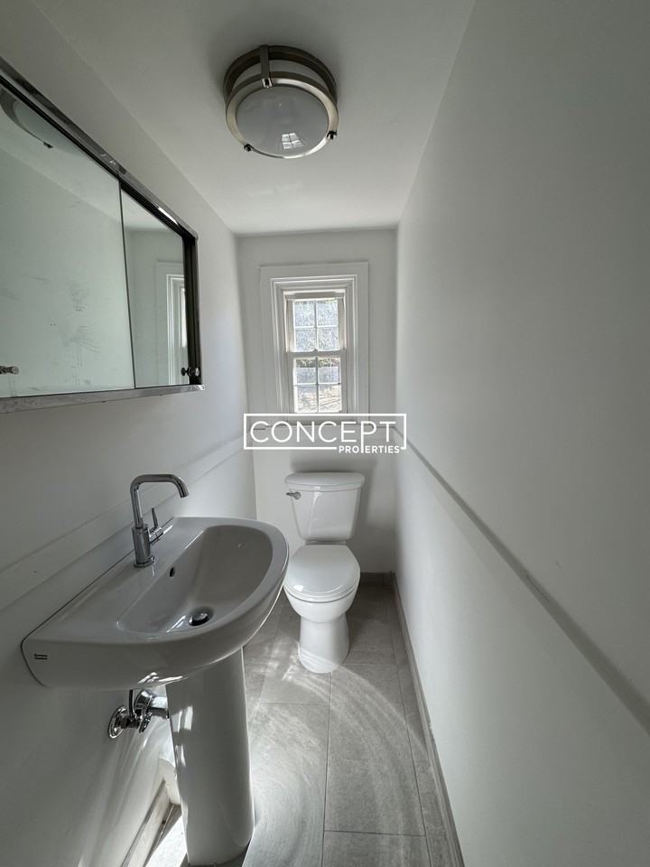 29 Pond St - Photo 6 of 11