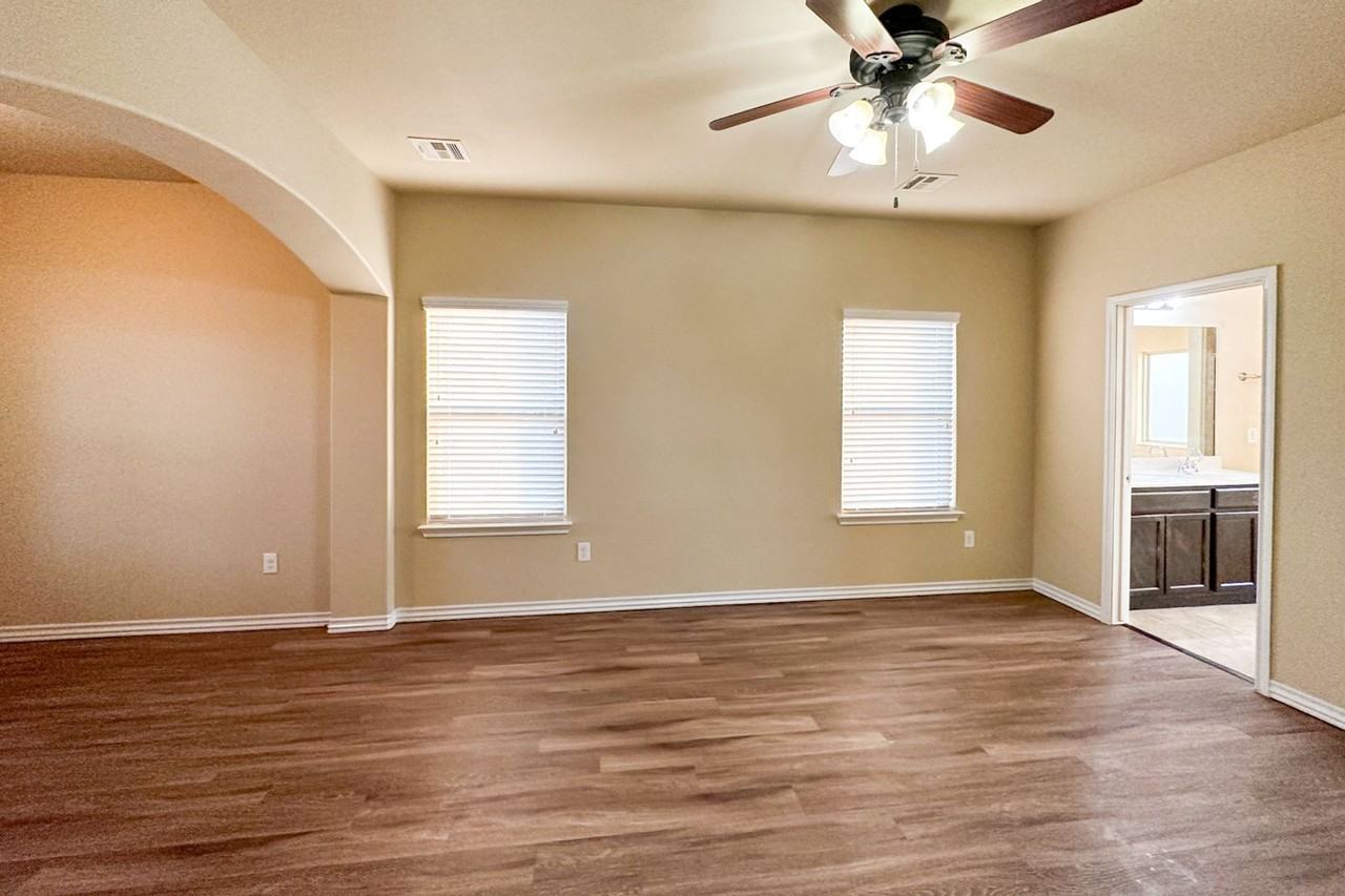 2409 Rosa Cir - Photo 2 of 35