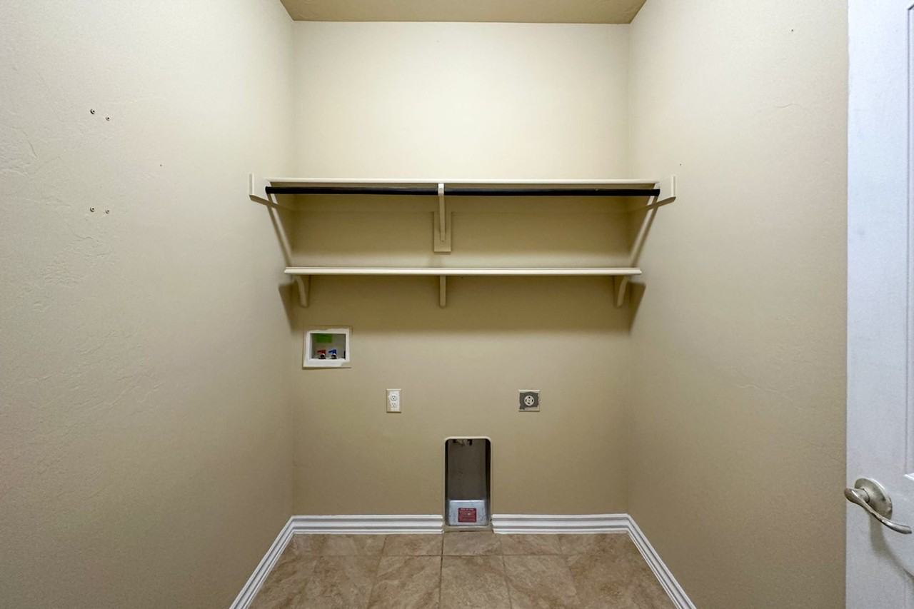 2409 Rosa Cir - Photo 5 of 35