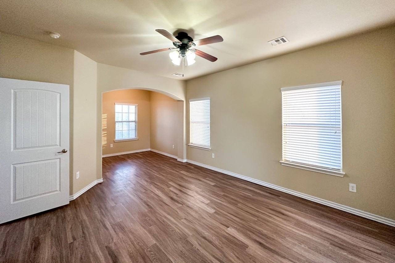 2409 Rosa Cir - Photo 6 of 35