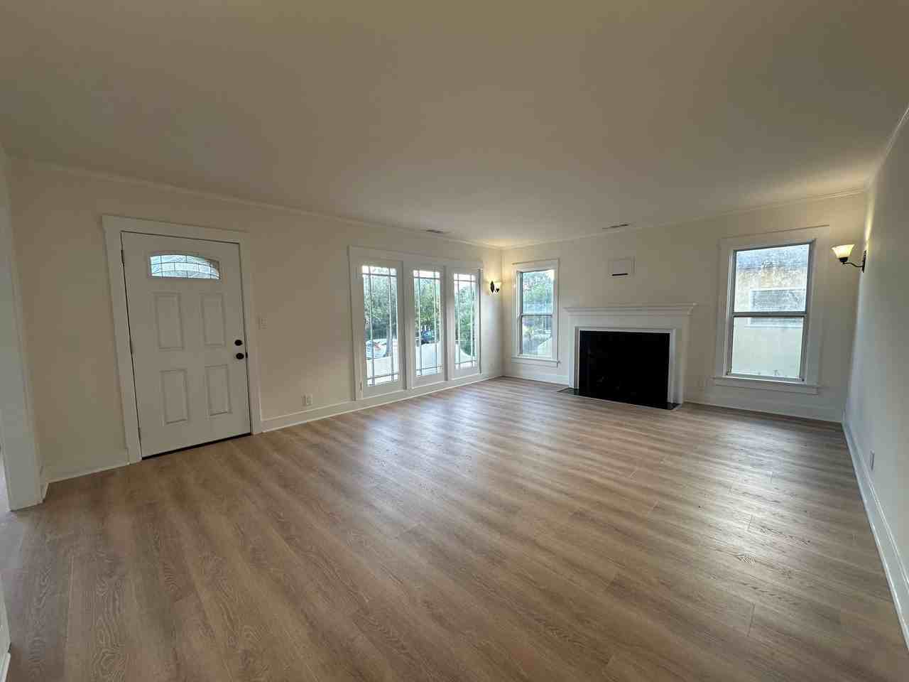 417 Montgomery St - Photo 3 of 13