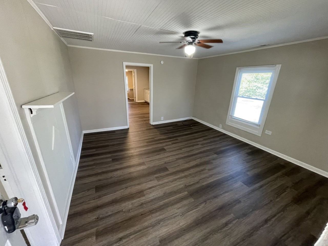 322 E Perry Ave - Photo 4 of 17