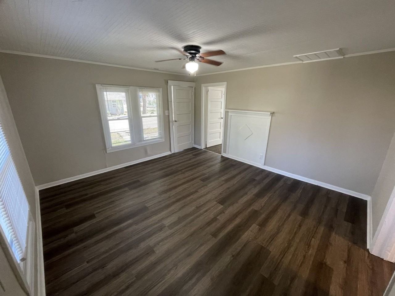 322 E Perry Ave - Photo 5 of 17