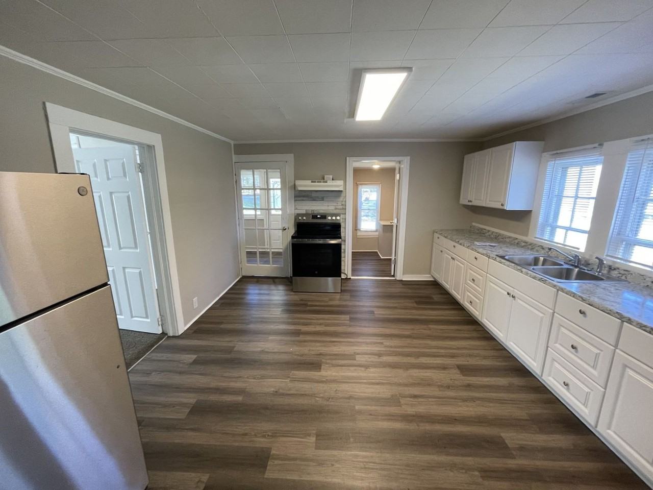 322 E Perry Ave - Photo 7 of 17