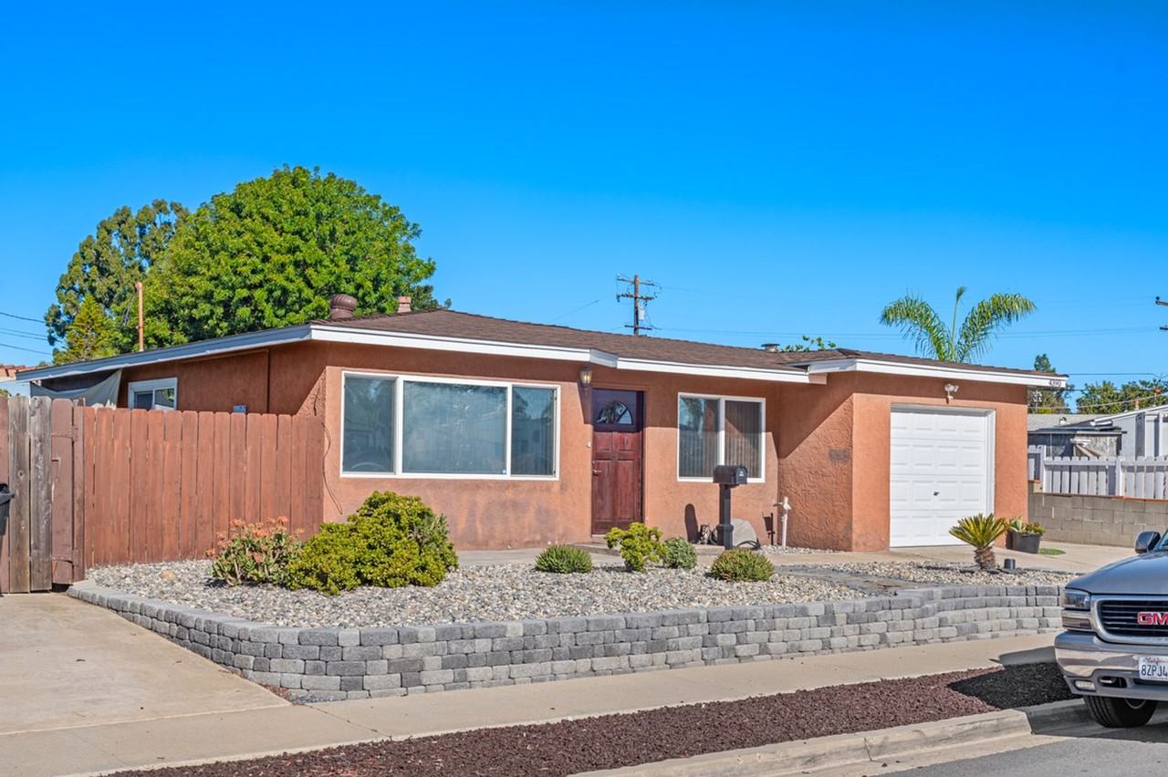 4390 Tecumseh Way - Photo 2 of 29