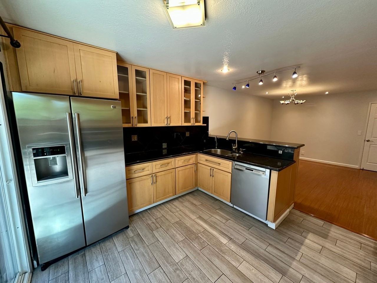 6572 American Ct - Photo 7 of 18