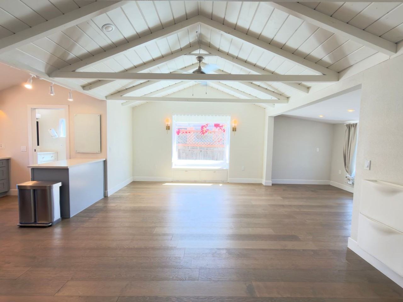 247 N Citrus Ave - Photo 5 of 25