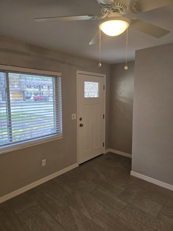 650 Avenue B Sw #650 - Photo 4 of 18