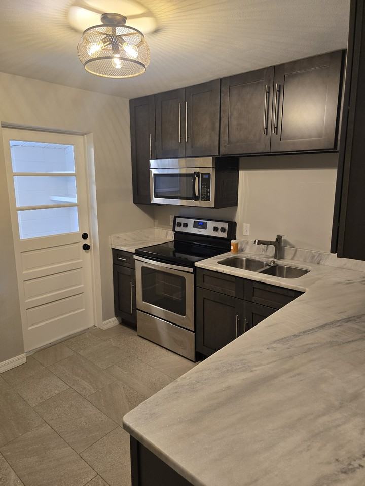 650 Avenue B Sw #650 - Photo 7 of 18