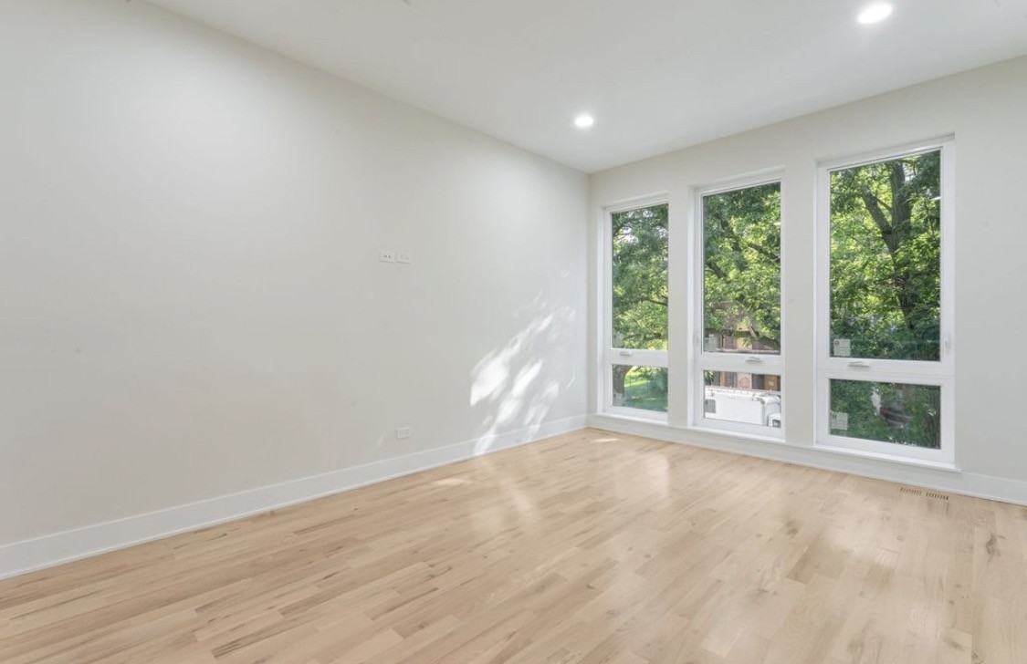 6404 S Vernon Ave #2 - Photo 4 of 16