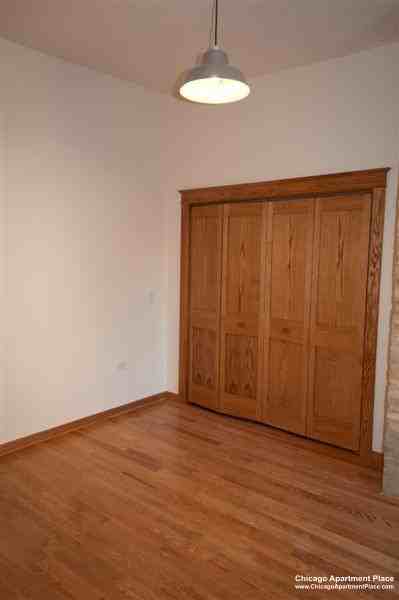 123 N Jefferson St #4R - Photo 7 of 10