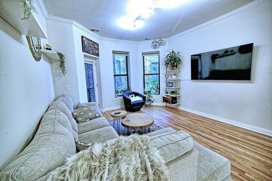 W Addison St #817-2R - Photo 6 of 8