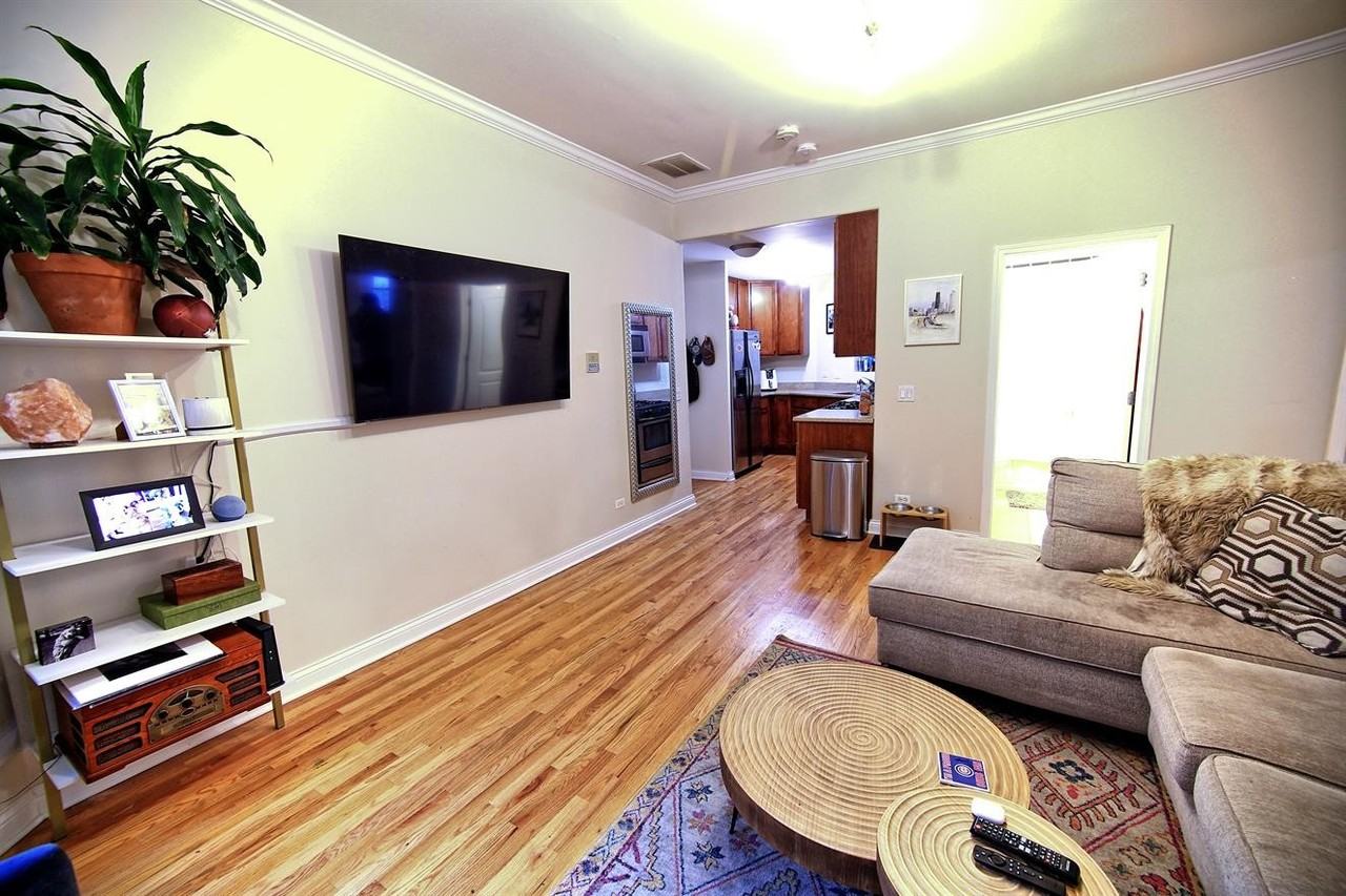 W Addison St #817-2R - Photo 7 of 8