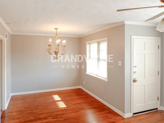 4668 Priscilla Ave - Photo 4 of 18