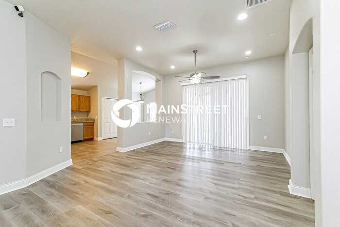 319 Erie Dr - Photo 3 of 16