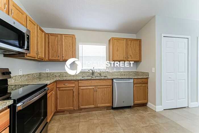 319 Erie Dr - Photo 7 of 16