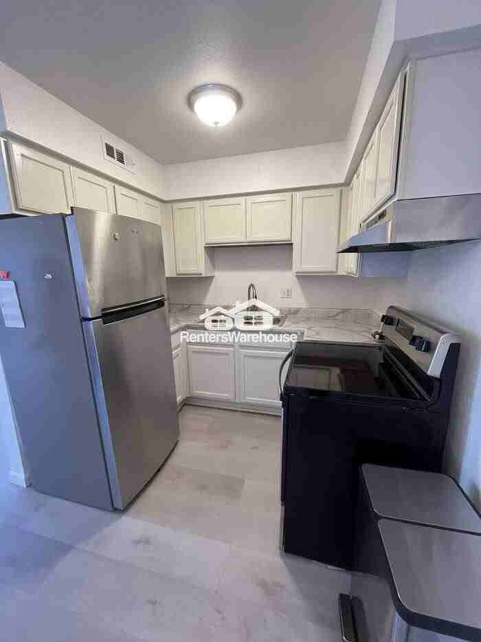 605 S Royal Crest Cir #19 - Photo 5 of 9