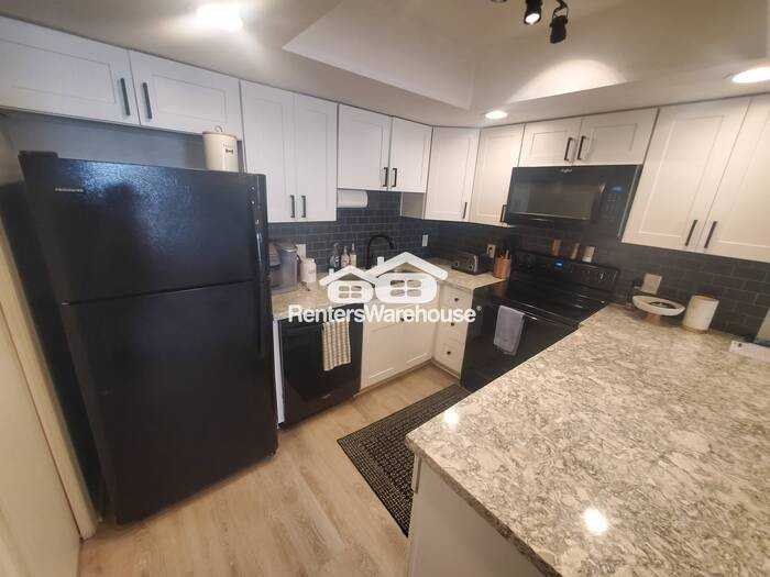 2118 E Center Ln #2 - Photo 4 of 11