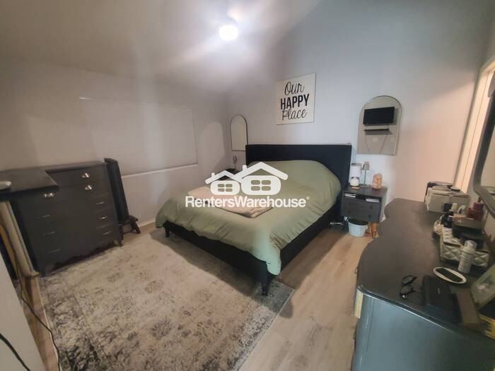 2118 E Center Ln #2 - Photo 6 of 11