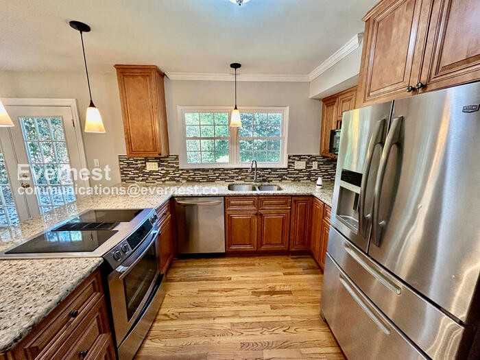 3829 Captain Dr - Photo 2 of 32