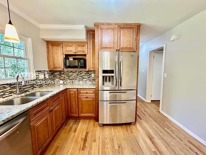 3829 Captain Dr - Photo 3 of 32