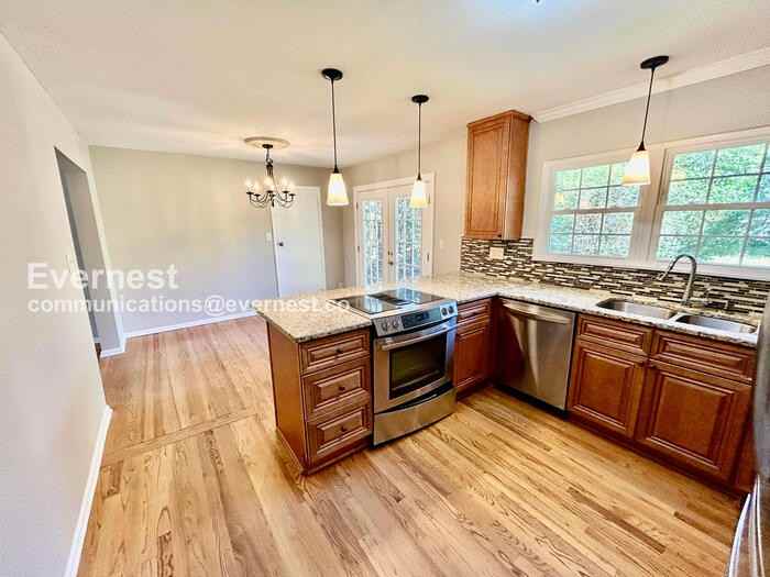 3829 Captain Dr - Photo 4 of 32