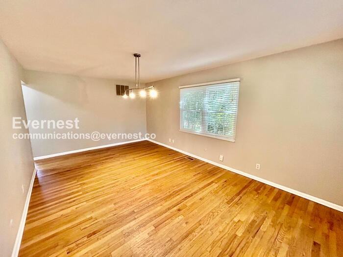 3829 Captain Dr - Photo 7 of 32