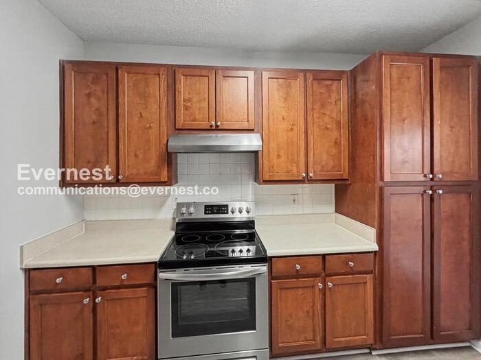 8596 Thomas Rd - Photo 3 of 31