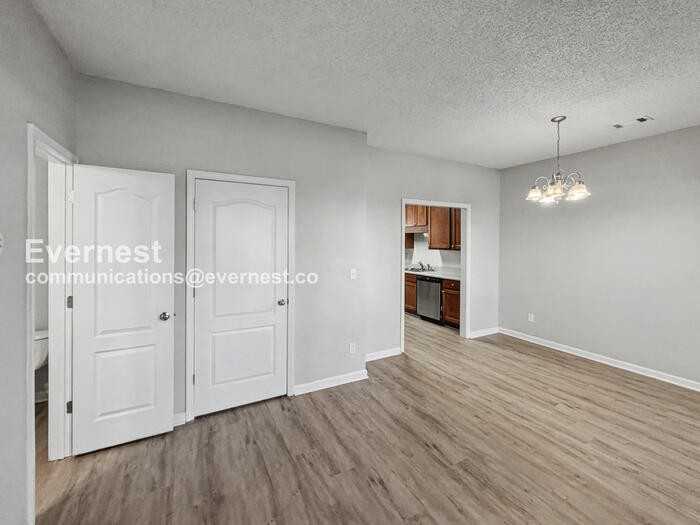 8596 Thomas Rd - Photo 7 of 31