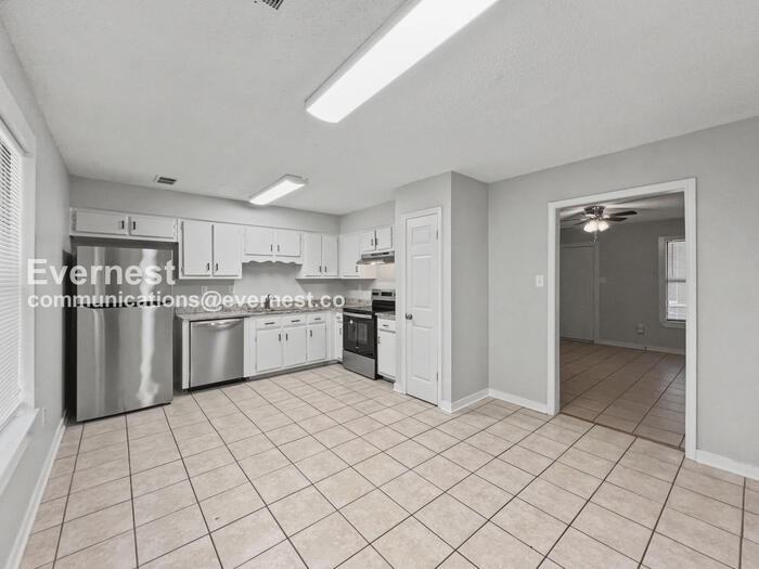 10731 Chateau Rd - Photo 4 of 23