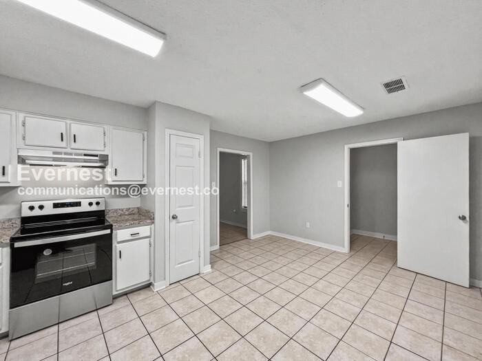 10731 Chateau Rd - Photo 5 of 23