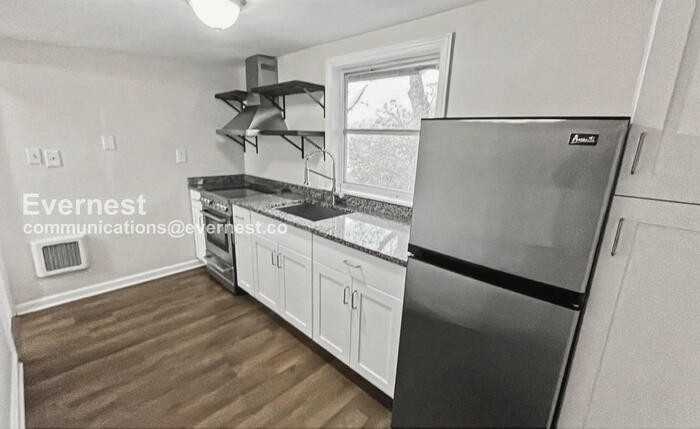 1700 Ashmore Ave #B - Photo 3 of 16