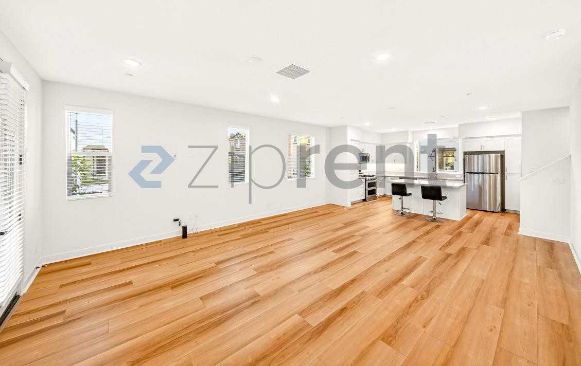 2215 W Orange Ave #12 - Photo 4 of 20